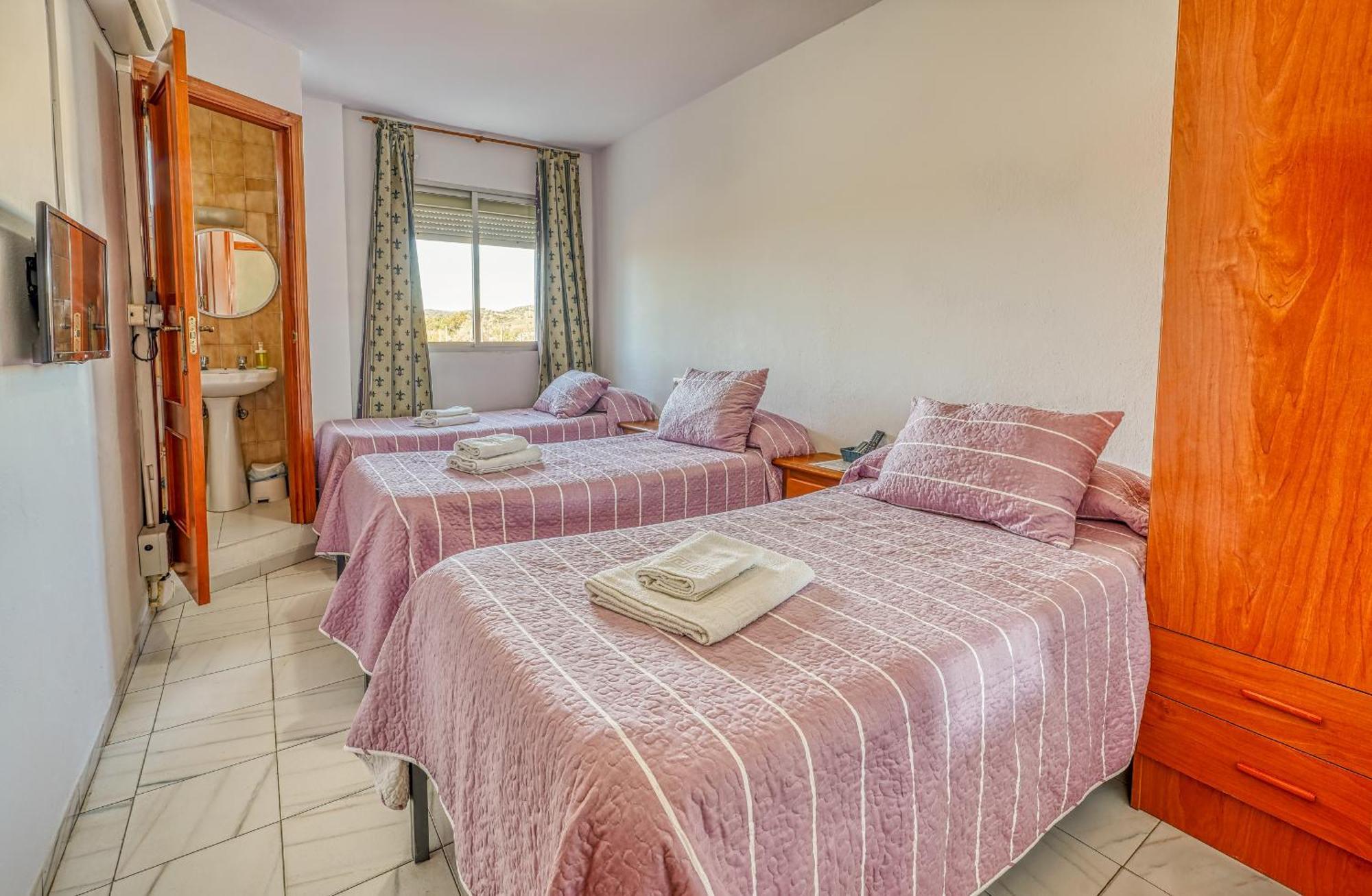 Ochomin Hostel San Martin del Tesorillo Bagian luar foto